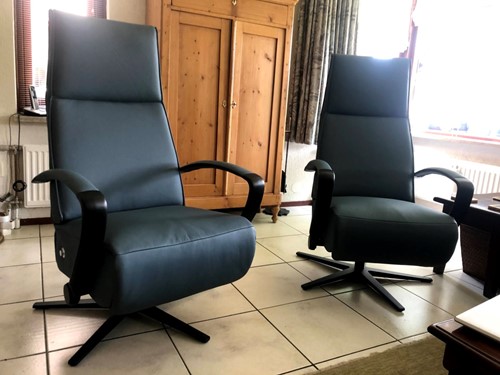 Set van 2 leren relaxfauteuils met stalen frame - blauw leer