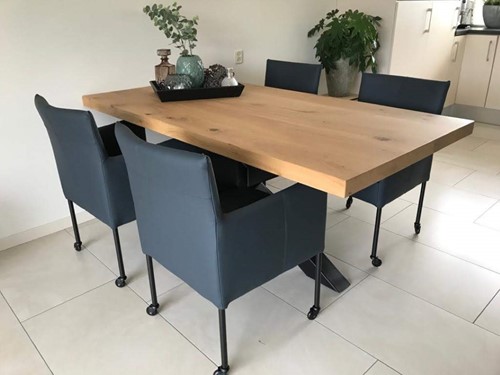 Set van 4 leren kuip eetkamerstoelen - met wieltjes - blauw leer