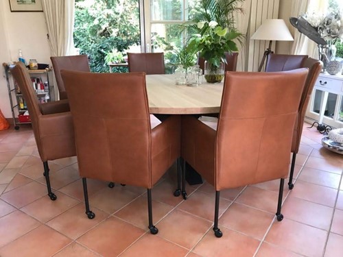 Set van 8 leren eetkamerstoelen - met wieltjes en hoge rug - bruin leer
