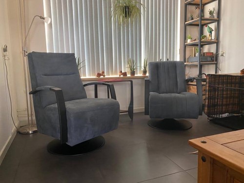 Set van 2 verschillende leren draaifauteuils met schotelvoet - blauw leer