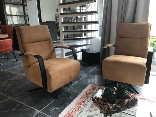 Set van 2 leren draaifauteuils met stervoet - bruin leer