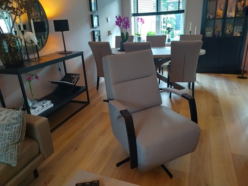 Leren draaifauteuil met hoge rug en stervoet - bruin leer