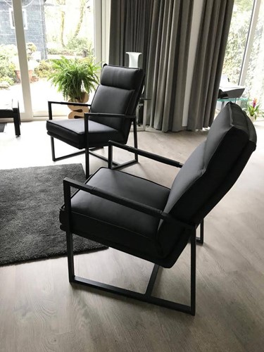 Set van 2 leren fauteuils met stalen frame en hoge rug - zwart leer