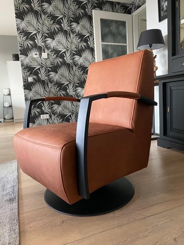 Leren draaifauteuil met stalen frame en schotelvoet - cognac kleur leer