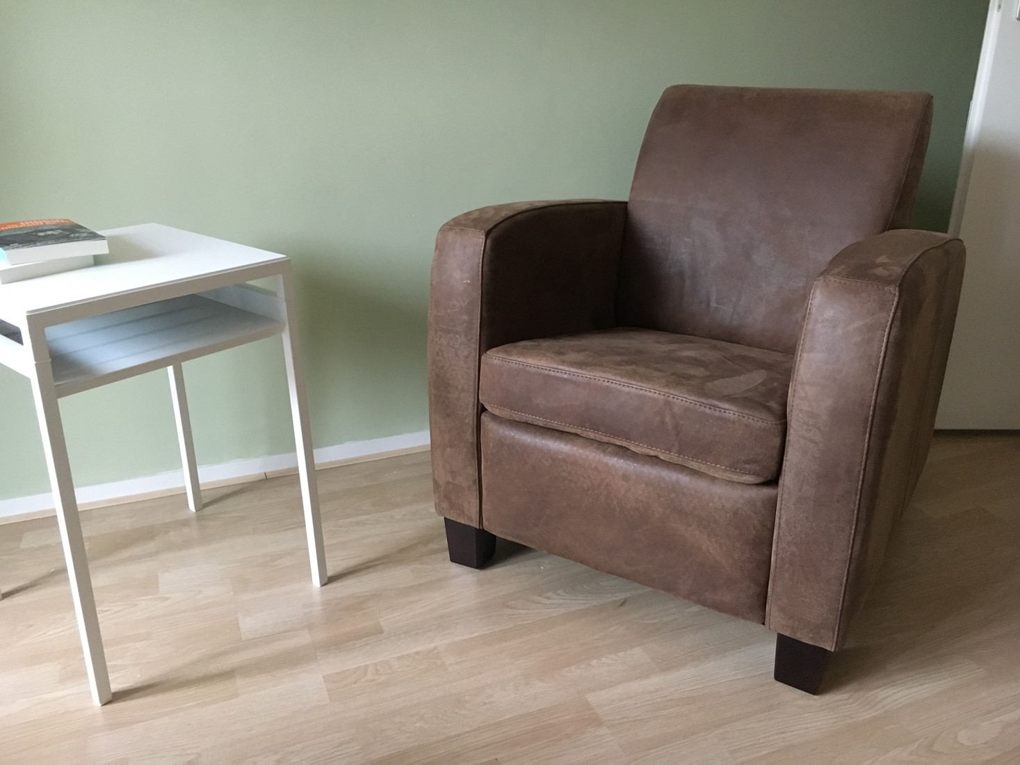 Portiek Prestige Kritiek Leren fauteuil met houten poten - bruin leer ShopX