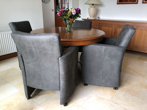 Set van 4 leren eetkamerfauteuils - met armleuning en wieltjes - grijs leer