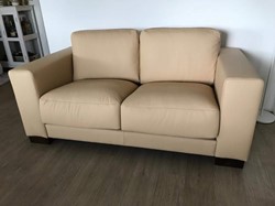 Leren 2-zits bank met houten poten - bruin leer