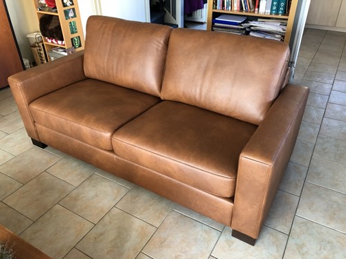 Leren 2.5-zits bank met houten poten - bruin leer