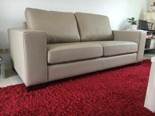 Leren 2.5-zits bank met houten poten - crème kleurig leer
