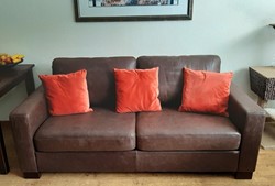 Leren 2.5-zits bank met houten poten - bruin leer