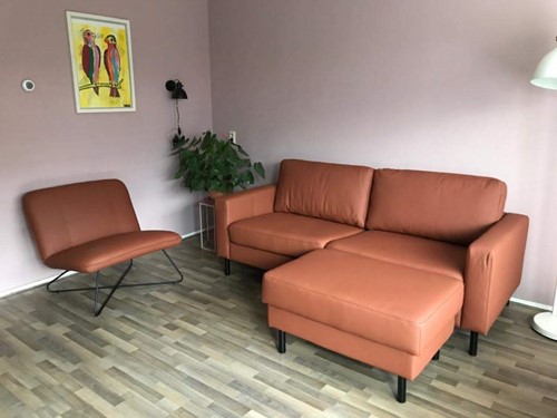 Leren 3-zits bank met stalen poten - met hocker - bruin leer