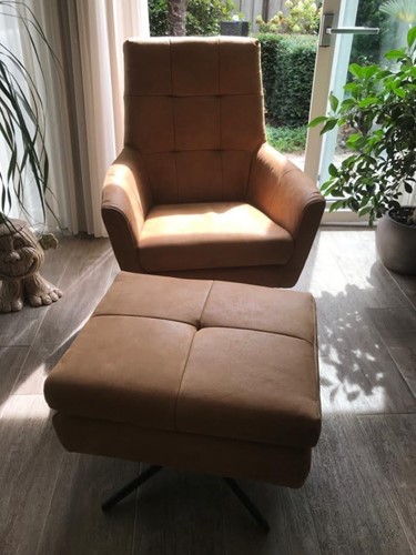 Leren draaifauteuil volledig gestoffeerd - met hoge rug en stervoet - met hocker - bruin leer