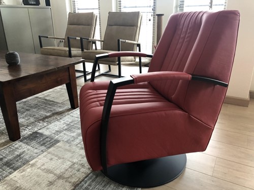 Leren draaifauteuil met stalen frame en schotelvoet - rood leer