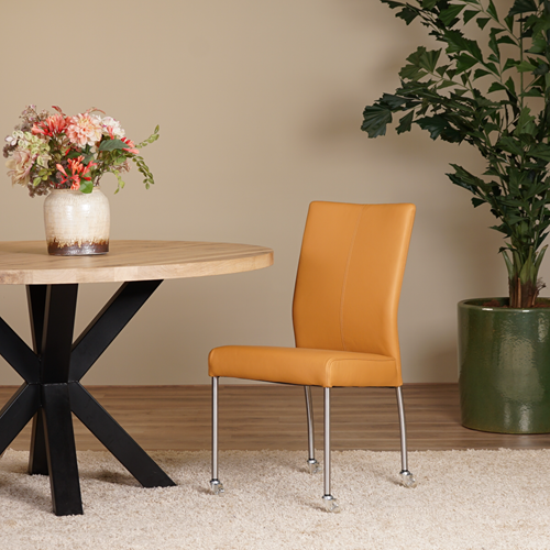 Set van 6 leren eetkamerstoelen Comfort - met wieltjes en zonder armleuning - Toledo Leer Sabbia - Poot - Rond - RVS - Skate wiel transparant