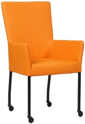 Leren eetkamerstoel Deal - met wieltjes en armleuning - Hermes Leer Arancio - Poot Zwart - Skate wiel zwart
