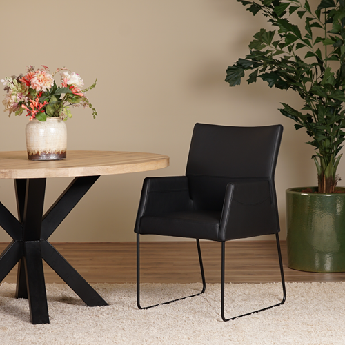 Set van 4 zwart leren eetkamerstoelen Els - met armleuning