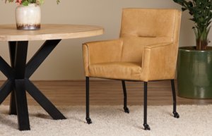 Eetkamerstoelen met armleuning en wieltjes

