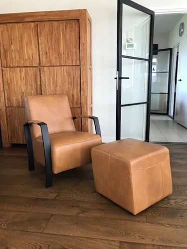 Leren fauteuil met stalen frame - met hocker - bruin leer
