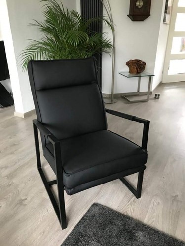 Leren fauteuil met stalen frame en hoge rug - zwart leer