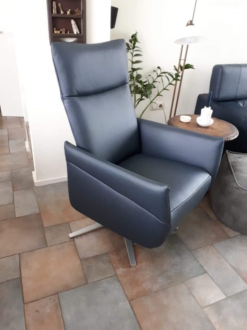 Brutaal Normaal naast Leren relaxfauteuil - blauw leer ShopX