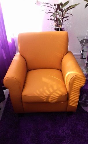 Leren fauteuil met houten poten - oranje leer