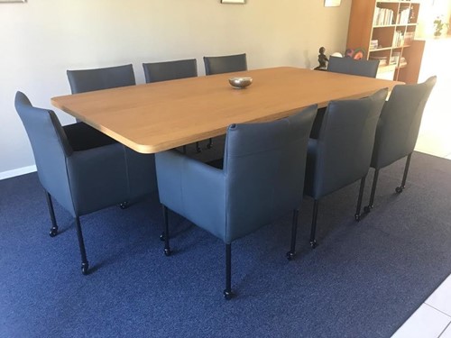 Set van 8 leren kuip eetkamerstoelen - met wieltjes - blauw leer
