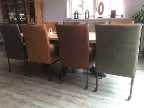 Set van 8 leren eetkamerstoelen - met wieltjes en hoge rug - bruin leer