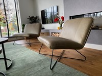 Set van 2 leren fauteuils zonder armleuning met kruisframe - groen leer