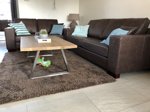 Set van 2 leren banken met houten poten - bruin leer