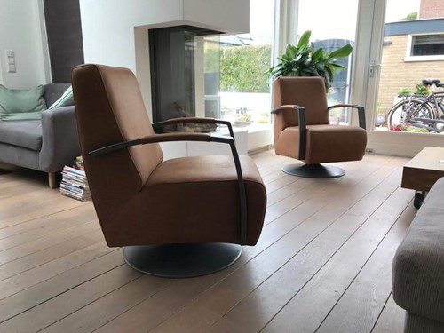 Set van 2 leren draaifauteuils met schotelvoet - bruin leer
