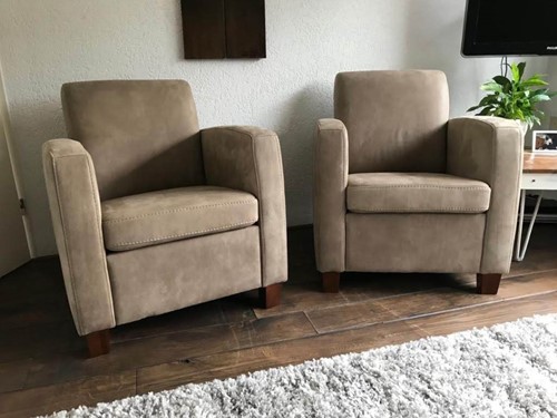 Set van 2 leren fauteuils met houten poten - bruin leer