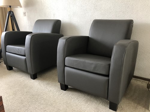 Set van 2 leren fauteuils met houten poten - grijs leer