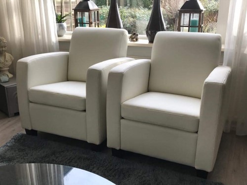 Set van 2 leren fauteuils met houten poten - wit leer