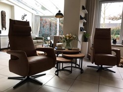 Set van 2 leren relaxfauteuils met desgin armleuning - bruin leer