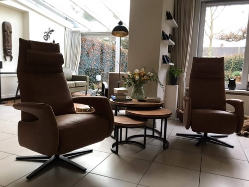 Set van 2 leren relaxfauteuils met desgin armleuning - bruin leer