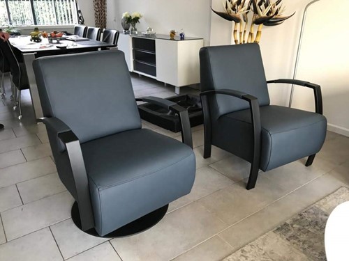 Set van 2 verschillende leren fauteuils met stalen frame - blauw leer