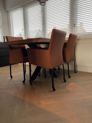 Set van 4 leren eetkamerstoelen - met wieltjes en armleuning - cognac kleur leer