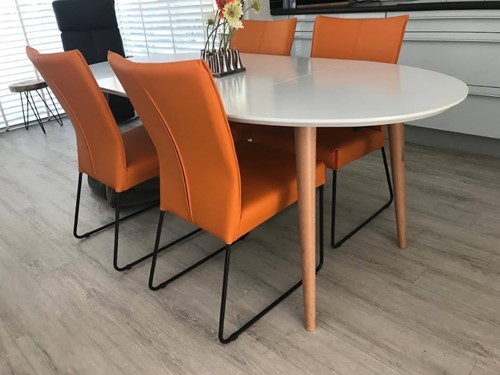 Set van 4 leren eetkamerstoelen - met designpoot - oranje leer