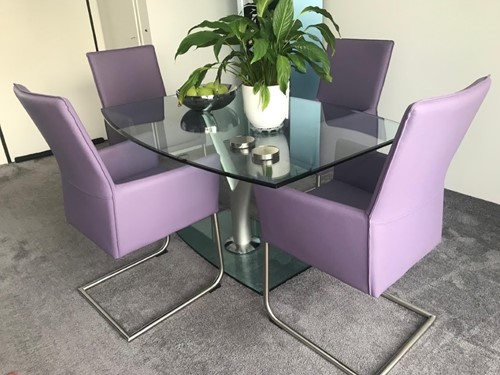 Set van 4 leren eetkamerstoelen met sledepoot - paars leer