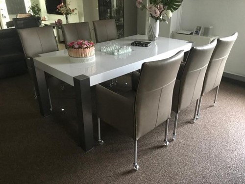 Set van 6 leren eetkamerstoelen - met wieltjes en hoge rug - bruin leer