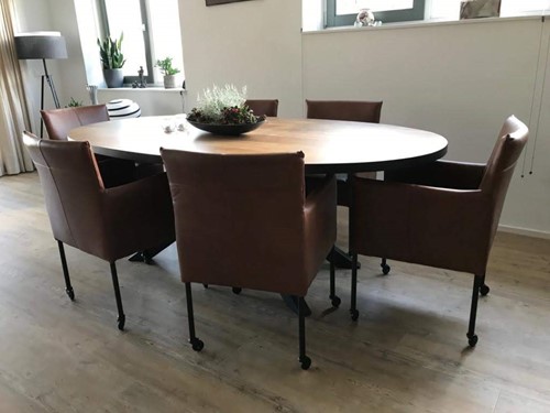 Set van 6 leren kuip eetkamerstoelen - met wieltjes - bruin leer