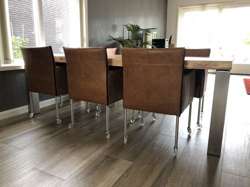 Set van 6 leren kuip eetkamerstoelen - met wieltjes - bruin leer