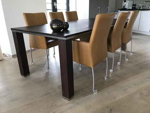Set van 6 leren eetkamerstoelen met wieltjes en armleuning - bruin leer