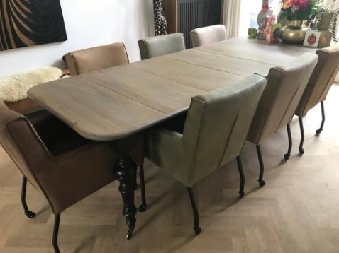 Set van 7 leren eetkamerstoelen - met armleuning en wieltjes - verschillende kleuren leer