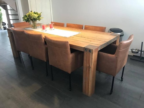 Set van 8 leren kuip eetkamerstoelen - met wieltjes - bruin leer