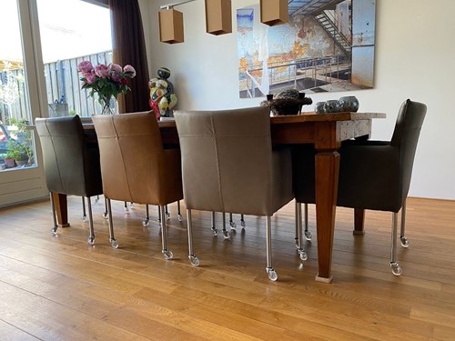 Set van 8 leren kuip eetkamerstoelen - met wieltjes - verschillende kleuren leer