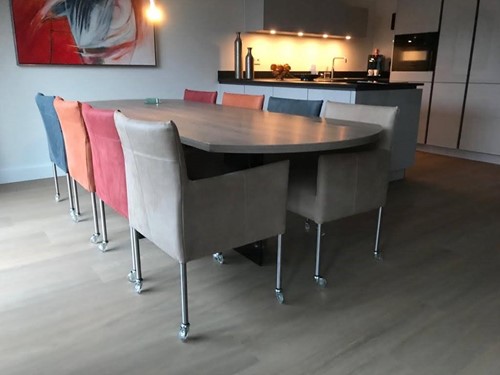 Set van 8 leren kuip eetkamerstoelen - met wieltjes - verschillende kleuren leer