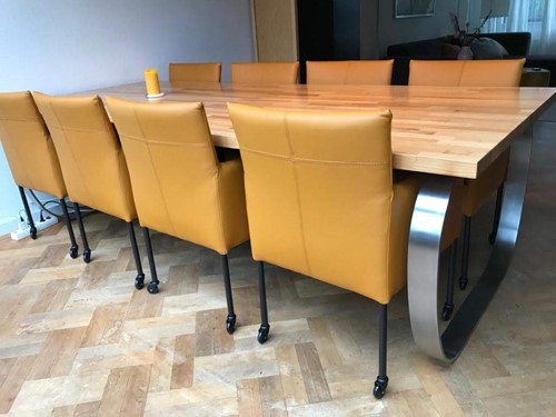 Set van 8 leren kuip eetkamerstoelen - met wieltjes - geel leer