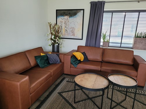 Set van 2 leren met Franse stiknaad en houten poten - cognac kleur leer